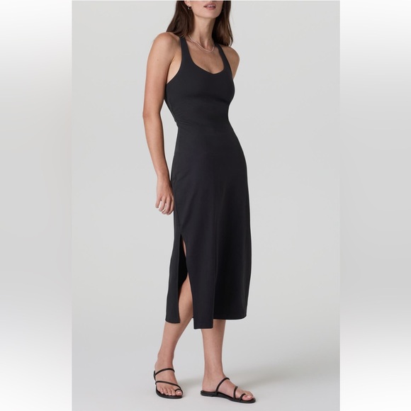 Vuori Dresses & Skirts - Vuori NEW Halo Racerback Dress